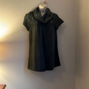Short sleeve turtleneck sweater